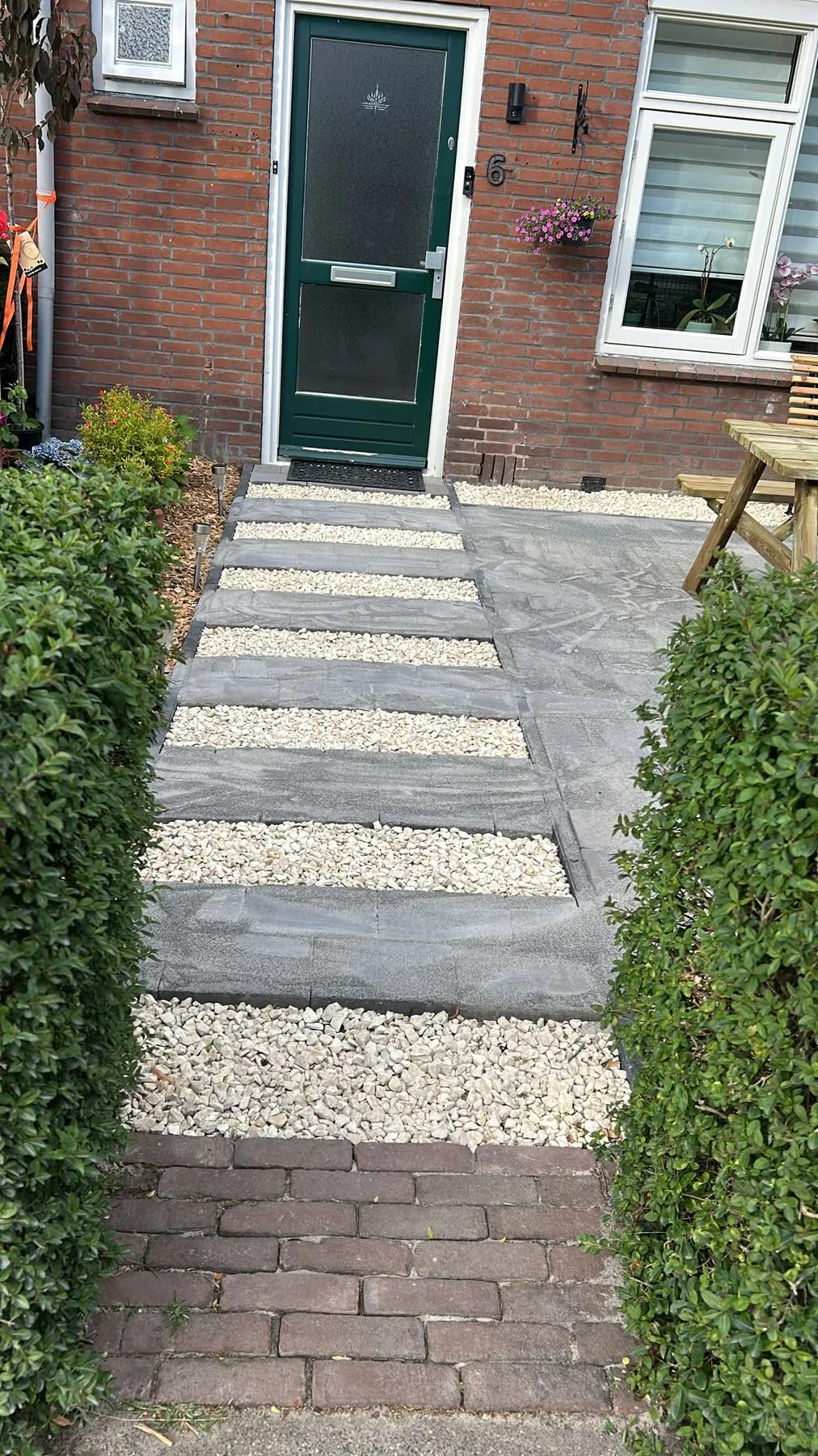 Tuinpad met bestrating